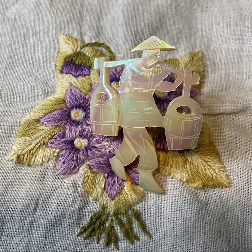 Vntage Antiquebp Chinese Mother of Pearl Carved Shell Water Man Brooch